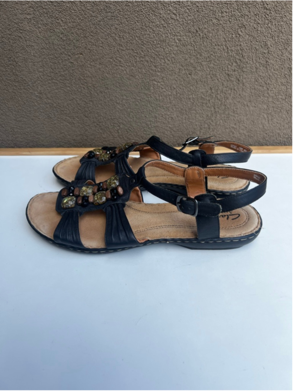 Clarks Artisan Black Leather Beaded Flat Sandals Size 10 Ankle Strap Comfort - Picture 6 of 8